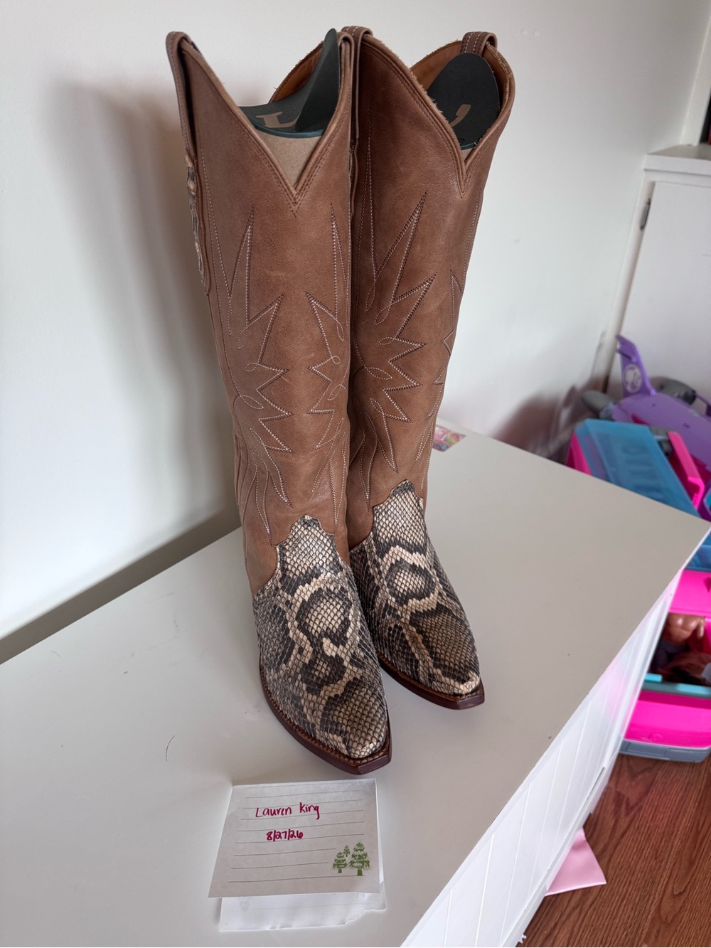 Size 8 very limited edition Tecovas